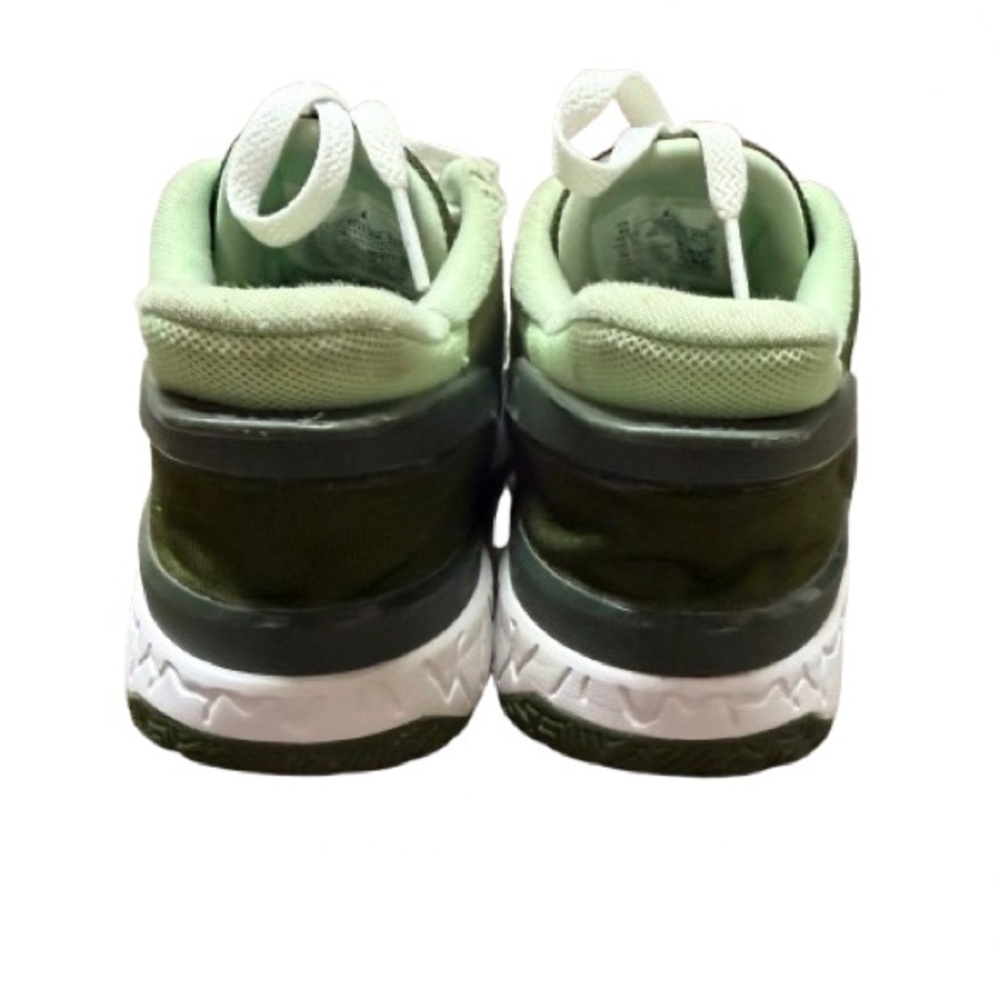 Jordan Day 1 EO Green Size Size 4Y
Nice Condition! Minor Flaw-see picture - Picture 4 of 10